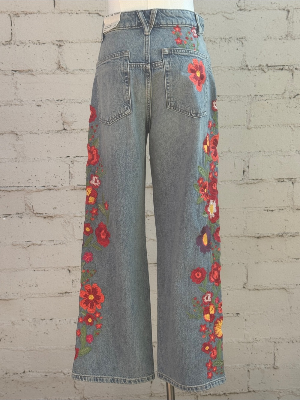 Free People We The Free Willow Floral Embroidered Jean Retrograde Blue Size 25 - Picture 9 of 16